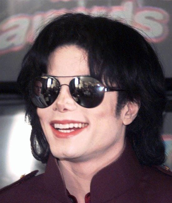 1995 – On 25th July, 1995, MJ attended MTV Music Video Awards and performed as well.