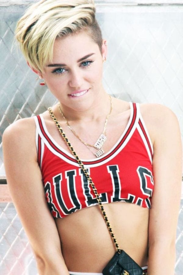 24 Absurdly Hottest Half-Nude of Miley Cyrus-4