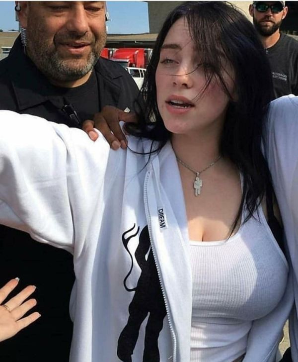 Billie eilish has big boobs