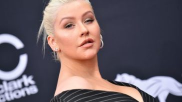 Christina Aguilera Is Down To Memory Lane, Makes Fans Nostalgic With Her Singing-1