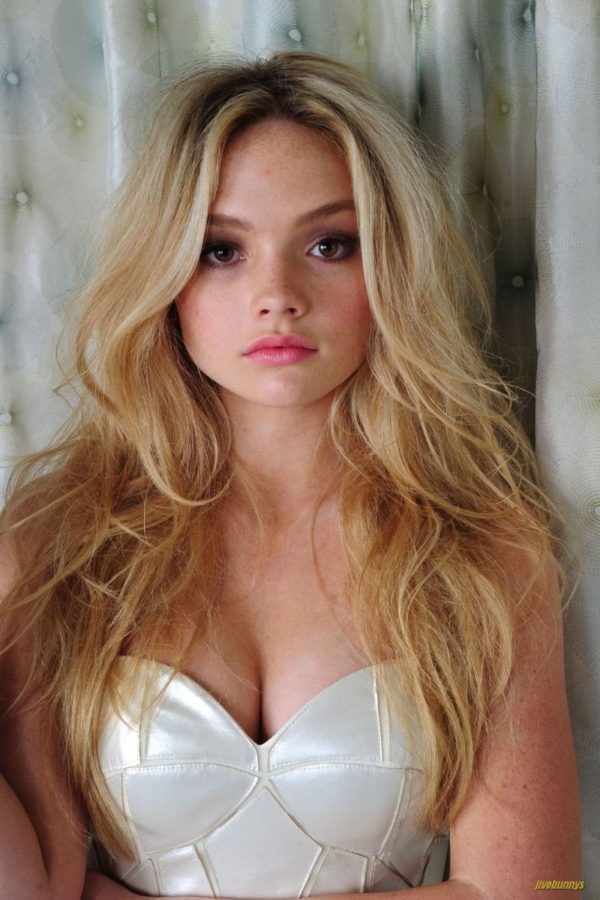 Nackt Lind Emily Alyn  41 Sexiest