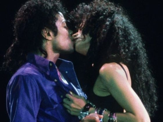 Michael Jackson kiss during bad tour