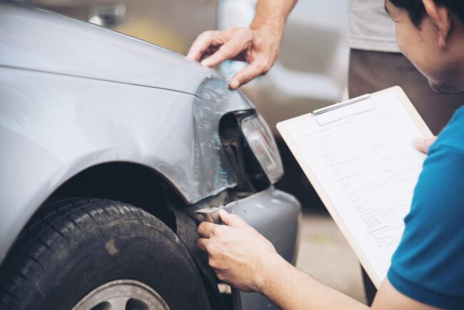 How Car Wreck Lawyers Assess Damages